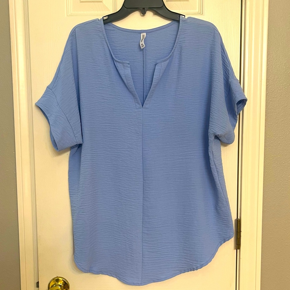 Zenana women’s XL polyester, short sleeved blouse NWOT👚